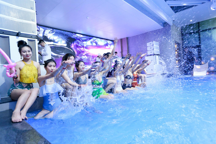 今夜谁是大魔王——郑州太丽星城Spa & Water Plaza2020跨年泳池趴