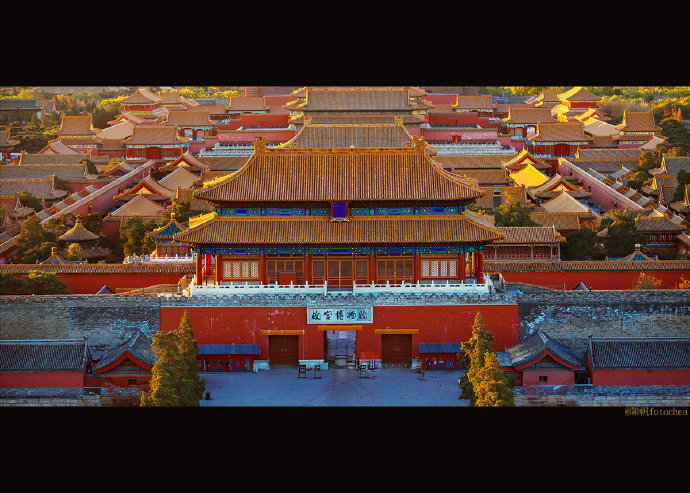 “往事越千年,魏武挥鞭,东临碣石有遗篇。萧瑟秋风今又是