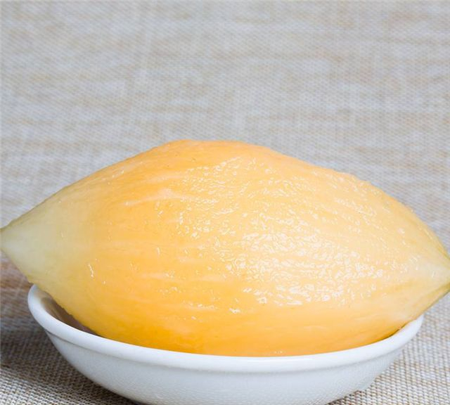 想要种植这种雪莲果,一定要注意浇水和施肥,可以用晒过的自来水浇水