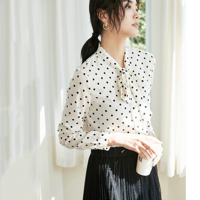 平胸的女人，出门多穿这3种“衣服”，D罩杯只能羡慕不已！