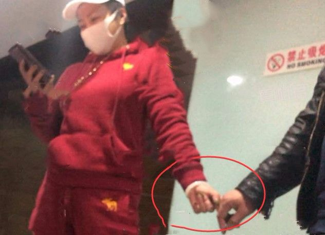 郝蕾被拍约会新男友,穿运动装好壮实,没有孙俪一半的身材!
