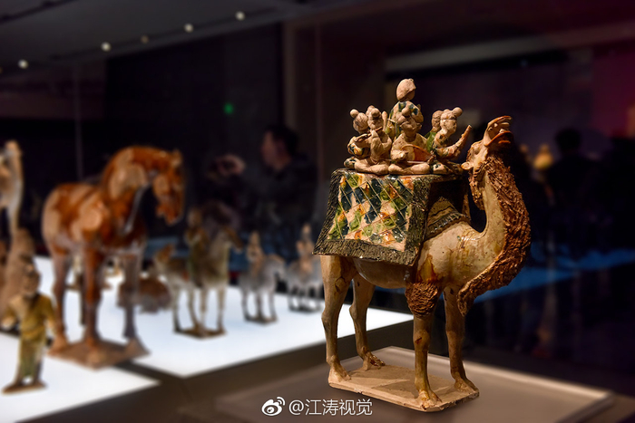 陕西历史博物馆的面积大,展厅多,展出的馆藏文物更是多又全