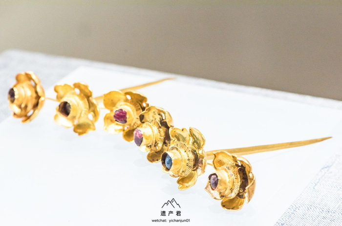 湖北省博物馆藏· 明代金镶宝石金花簪|都昌|宝石|海棠花