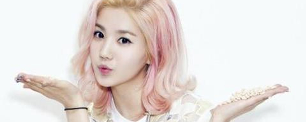 韩国权恩菲被扒做过伴舞,脸型不对称又被指整容,还是看实力说话