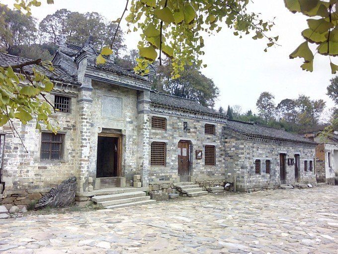 张宏伟到新县调研假期文旅市场运行情况