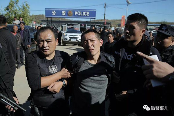 　　2018年10月6日，凌源第三监狱两名脱逃犯人之一的张贵林，在河北平泉被警方抓获。图片来源：辽宁省公安厅