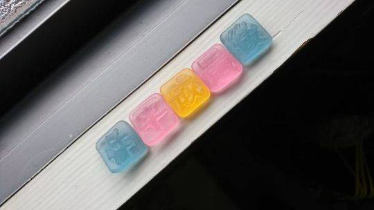 　软糖拼成“最后的平成”字样