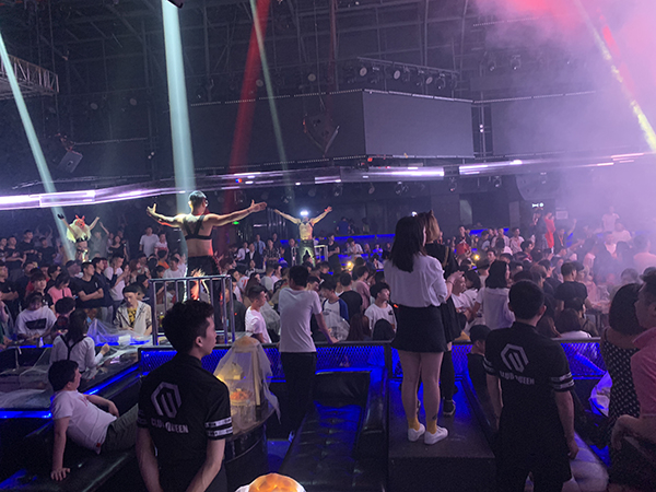 吴谢宇工作过的酒吧