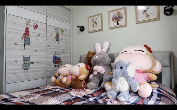  蕾蕾的床。视频截图