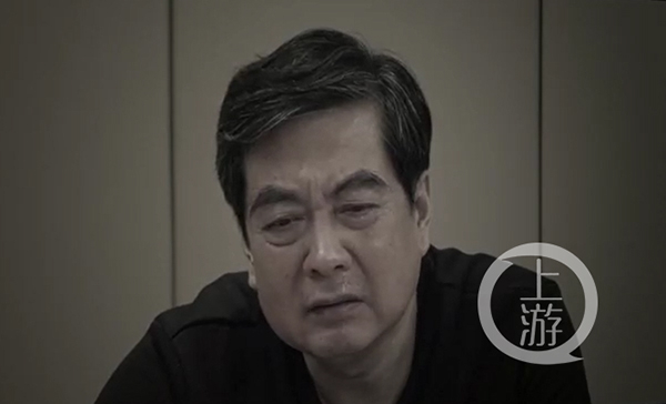  落马后的辛耀峰。