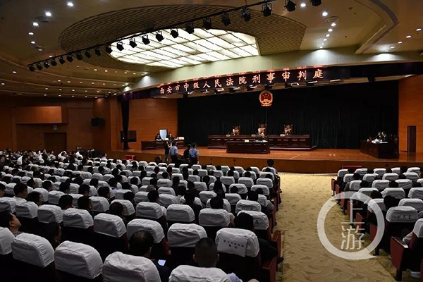  庭审现场。