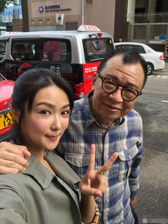 70岁的许绍雄传出桃色事件，与女主播聊天记录被公开！_新浪新闻