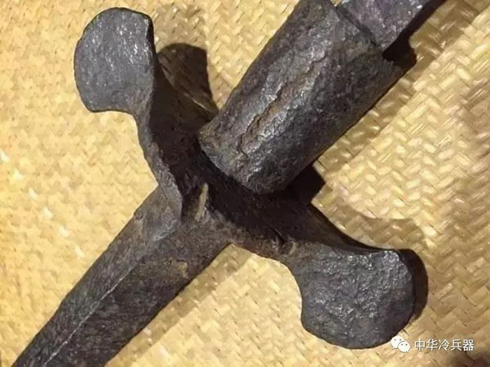 刀剑的护手是用来干啥的?西洋剑的护手为什么比中国剑大很多?