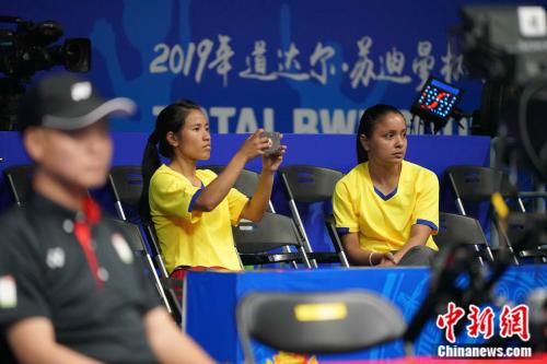 尼泊尔阵容仅由四个人组成，因此球员看台也略显空旷。