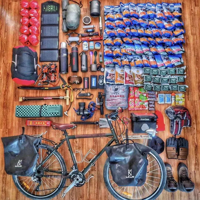 　▲冯浩的装备。受访者供图