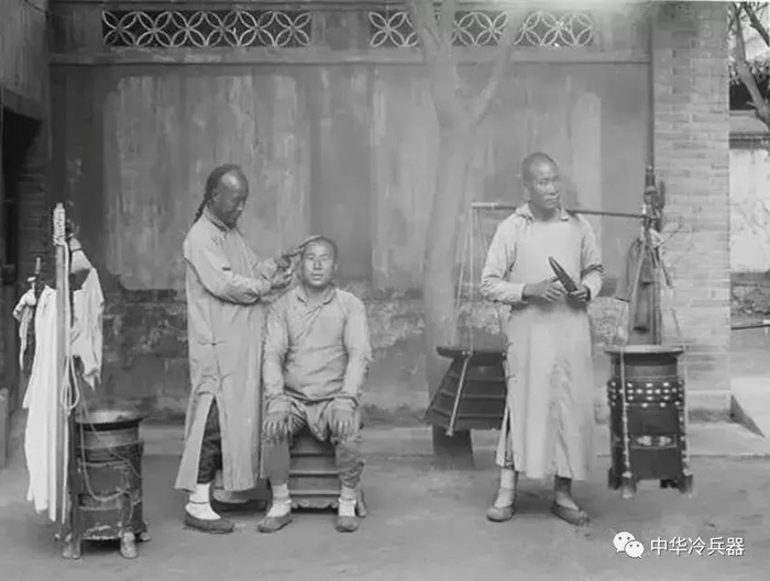 另类舞刀人:剃头匠——剃刀下的坚守