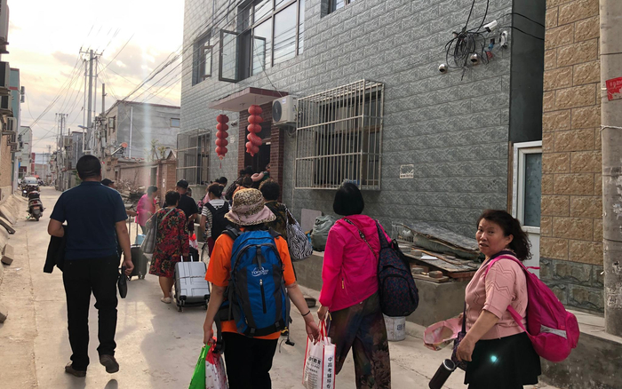 低价旅行团的游客被带入“黑旅馆”入住。 新京报记者 张静姝 摄
