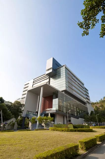 香港中文大学李兆基楼。图片来源：香港中文大学官网