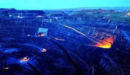 稀土矿坑（资料图）