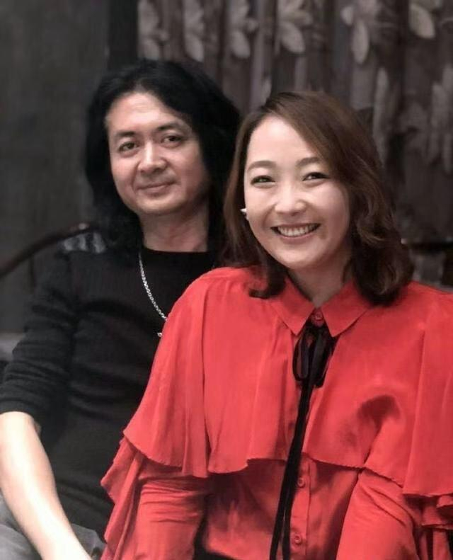 奎媛媛再一次遇到了爱情,奎媛媛也马上和现任老公步入婚姻殿堂