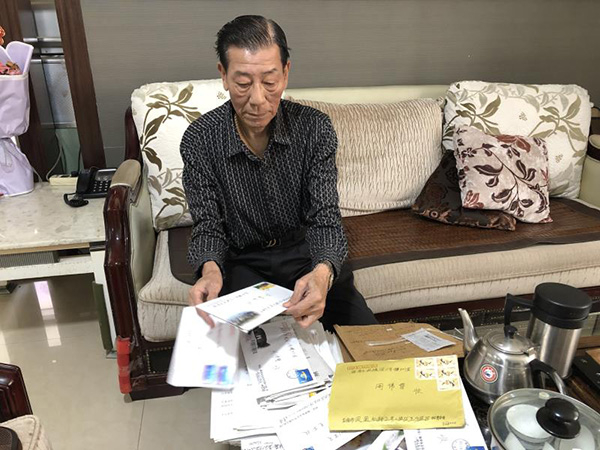 今年73岁的律师周伟督还在为林青华案奔走。过去这些年，他收到了数十封林青华从监狱发来的信件。