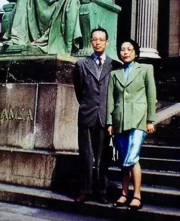 1948年，徐光宪与夫人高小霞在美国留影