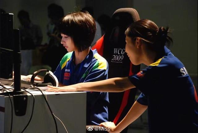 电子竞技：谁说女玩家只能坑队友，Miss为女玩家正名_新浪新闻