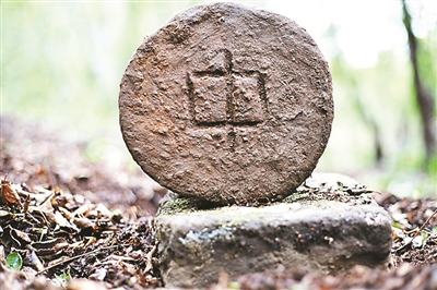  铁炮底部阴刻“中”字，疑似制炮机构或配属机构代号