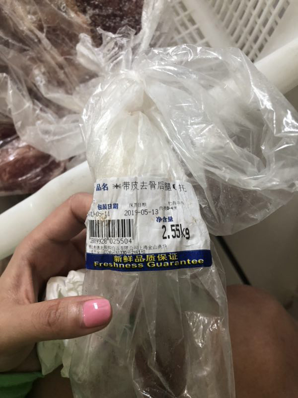 疑似过期的食品&nbsp;&nbsp;受访者供图