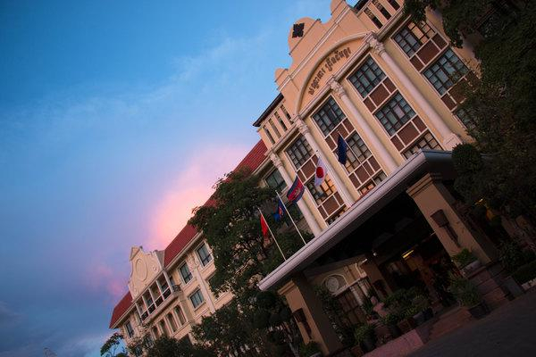 关于选择的是价值1999元的机+酒套餐