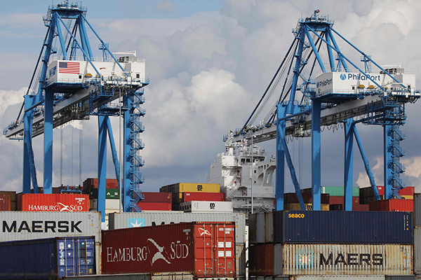 当地时间2019年6月18日，美国费城，当地一港口。美当局周二称，他们在费城一港口查获约15吨可卡因，市价可能超过10亿美元。视觉中国 图