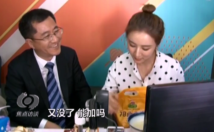 阳曲县县长裴耀军为阳曲小米代言，视频登上央视焦点访谈。视频截图