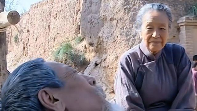 《小兵张嘎》中，演员的现状，嘎子结婚，佟乐大红，她却去世了