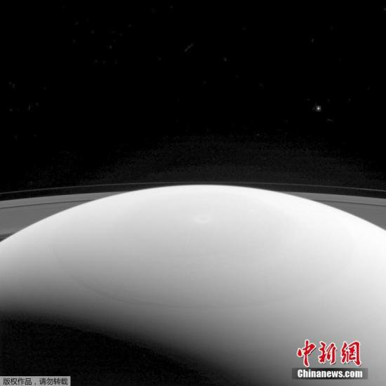  资料图：NASA探测器“卡西尼”号传回的土星环画面。