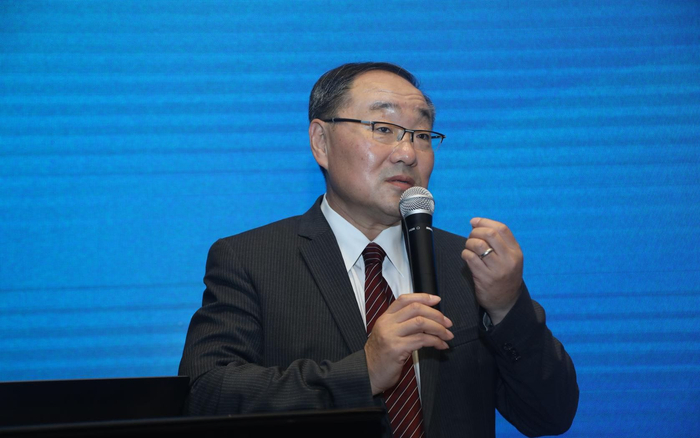 　纪立农解说“FREE研究”结果。图片来源/医院供图