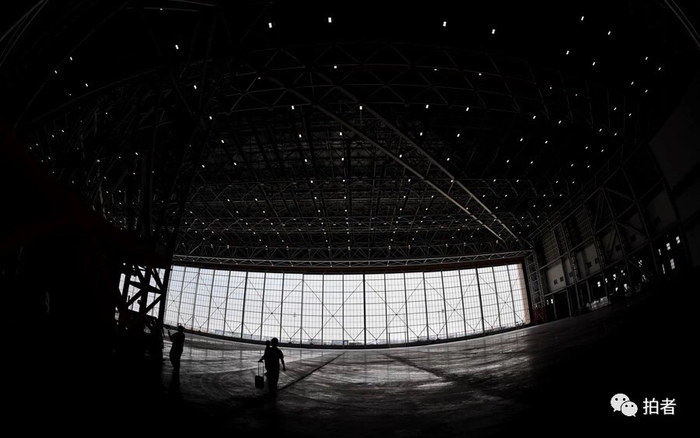 △ 2019年6月29日，北京大兴国际机场，南航机库内部。摄影 / 新京报记者陶冉