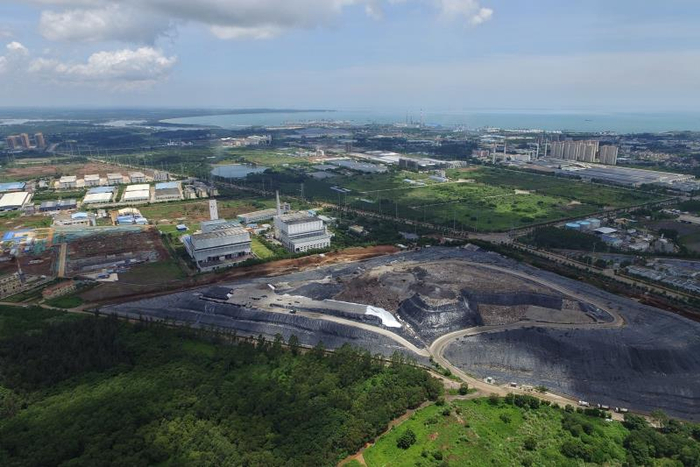 6月19日，海南省澄迈县，航拍垃圾填埋场及其周围。海南澄迈，居民抗议垃圾填埋场，焚烧厂。新京报记者 王嘉宁 摄