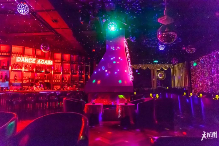 蹦迪式社交！杭州首家复古Disco酒吧“以舞会友”，带你穿越回80s黄金年代！|鸡尾酒_新浪新闻
