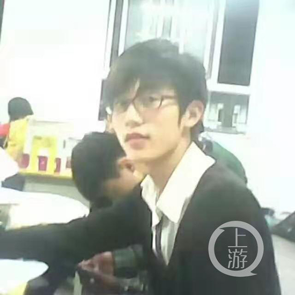 　闫啸天读大一时学生照。家属供图