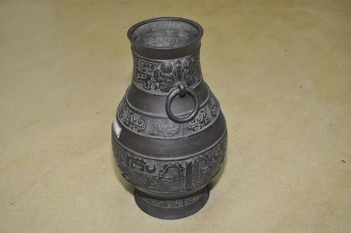 2、仿古青铜器花瓶(仿古青铜器,瓶颈处无花纹)