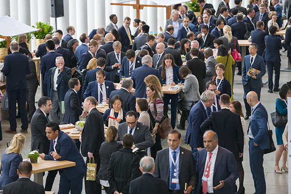 此次年会聚集了来自100个国家的1500多名代表