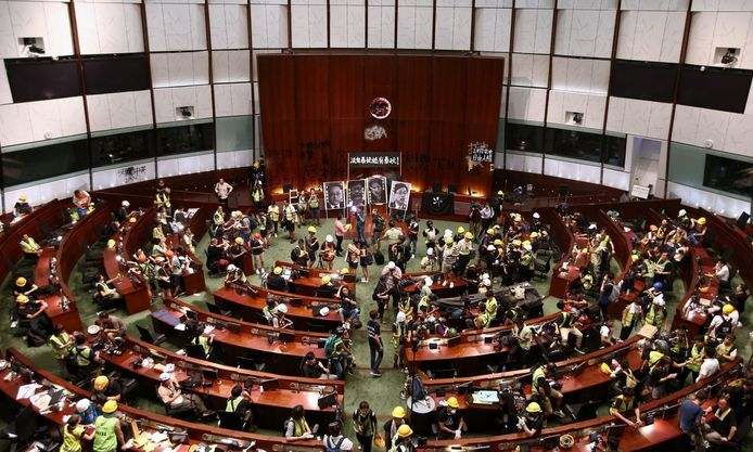 7月1日，香港立法会遭不法分子冲击及短暂占领&nbsp; 图自港媒