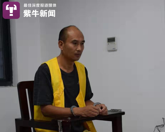 周永森接受记者采访