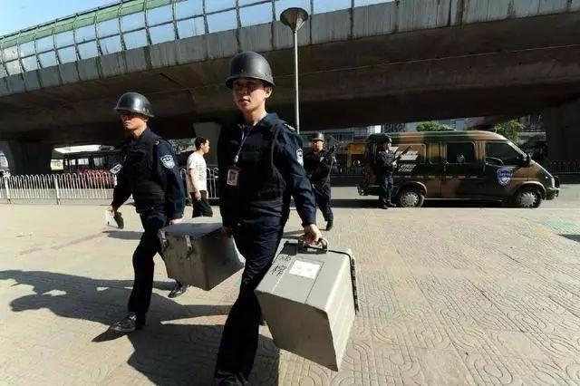 为什么运钞车押送员只配霰弹枪?|散弹枪_新浪军事_新浪新闻