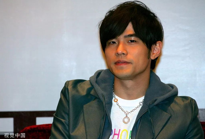 2008年，周杰伦在宣传活动上。图片来自视觉中国