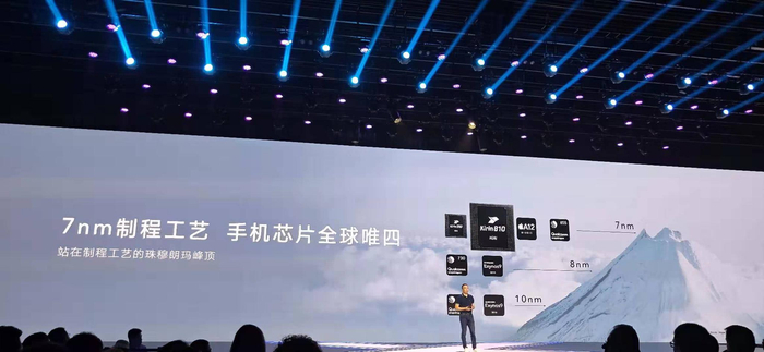  赵明在介绍麒麟810芯片 摄/观察者网 一鸣
