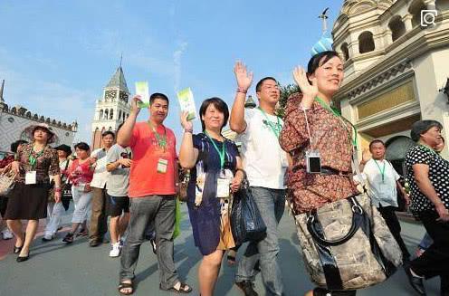 越南人对外来游客评价，美国人大方，日本人像兄弟，中国人俩字