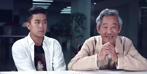 无戏可拍的国家一级演员,如今沦为网红,却从不让粉丝刷礼物_新浪新闻