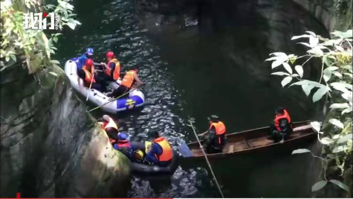8月6日，搜救队找到最后一名失联者遗体。 新京报“我们视频”截图