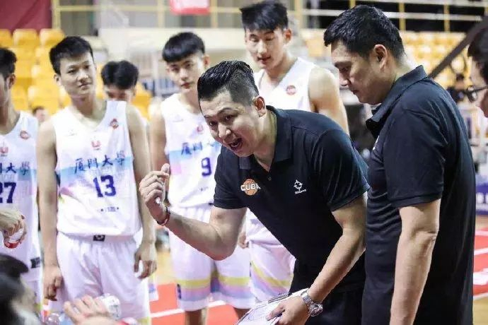 厦门大学在比赛中/图据CUBA大学生篮球联赛微博